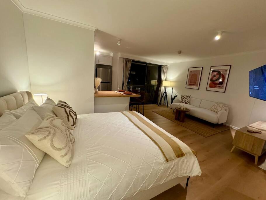 Apartment Stylish With Amazing Pool Sydney